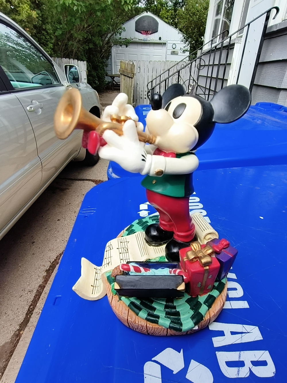 Disney Mickey’s Season of Song Trumpet Figurine Box Art - Red, Green, Gold 1997 - Picture 3 of 8